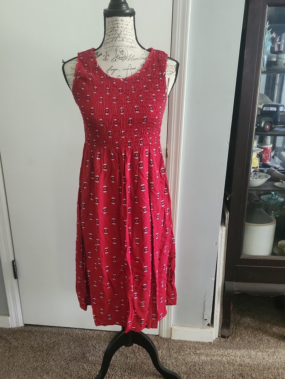 croft & barrow Red Sleeveless Smocked Floral Midi Dress